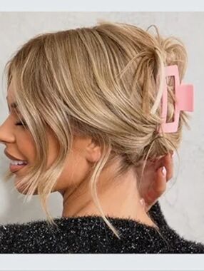 3 FOR $15  💕 Strong Hold Claw Clip Fashionable Hair Accessories